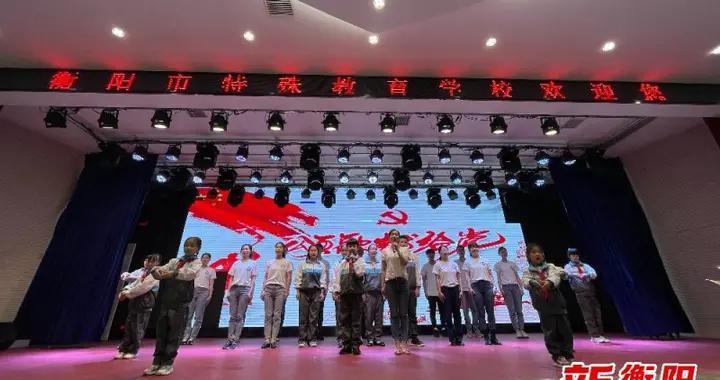 1月24日，重庆，重庆中心城区今晨迎来降雪。今天的雪花你get了吗？